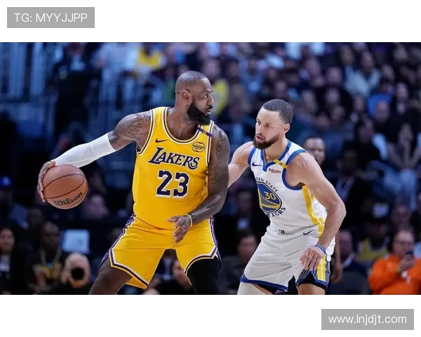 湖人逆转勇士上演惊天绝杀关键之战引爆全场球迷热议高潮迭起瞬间