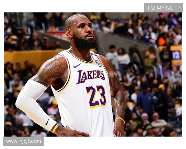 詹姆斯突破历史得分纪录勇士逆转胜湖人掀起新一轮赛季热潮