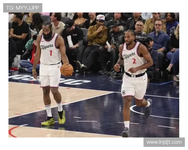 詹姆斯领衔湖人逆转胜勇士季后赛席位争夺再起波澜西部格局生变引发热议